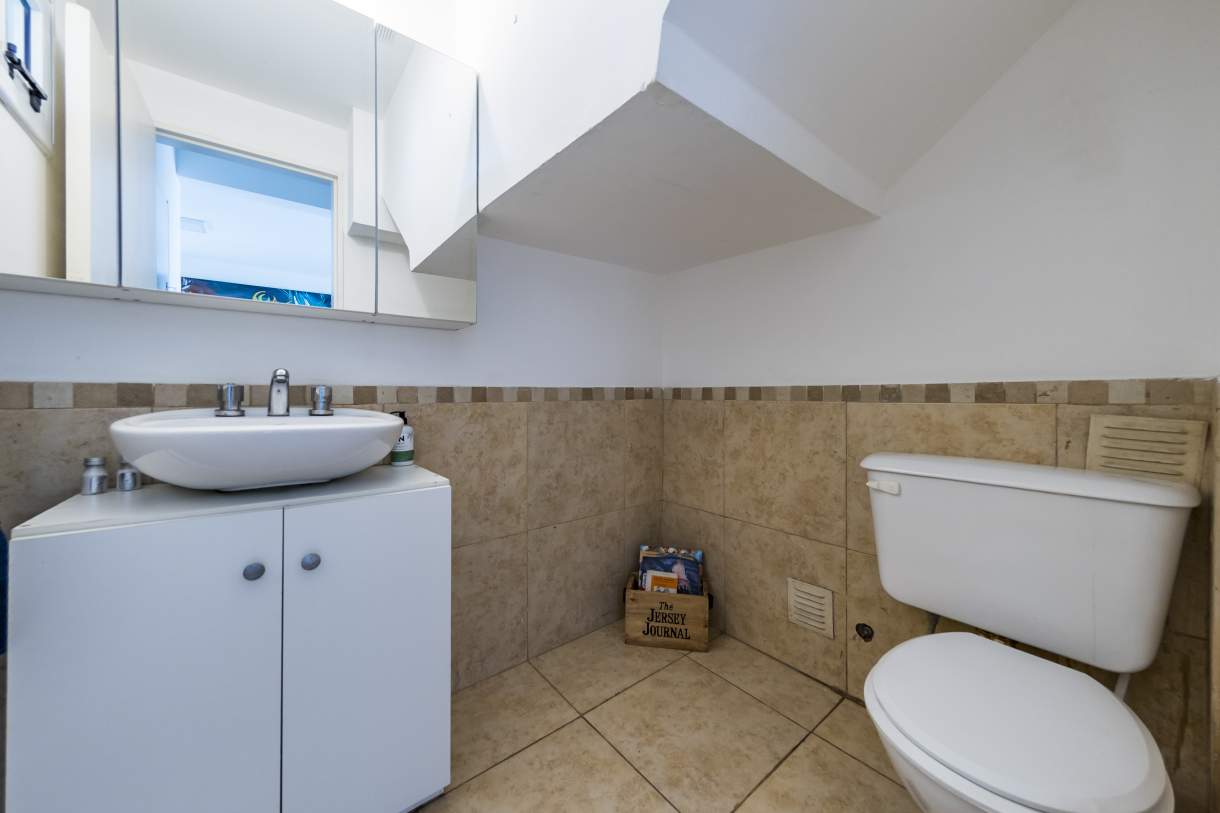 Nuevo Poeta Duplex 3 dormitorios mas escritorio, quinco, pileta cochera doble 145 mil