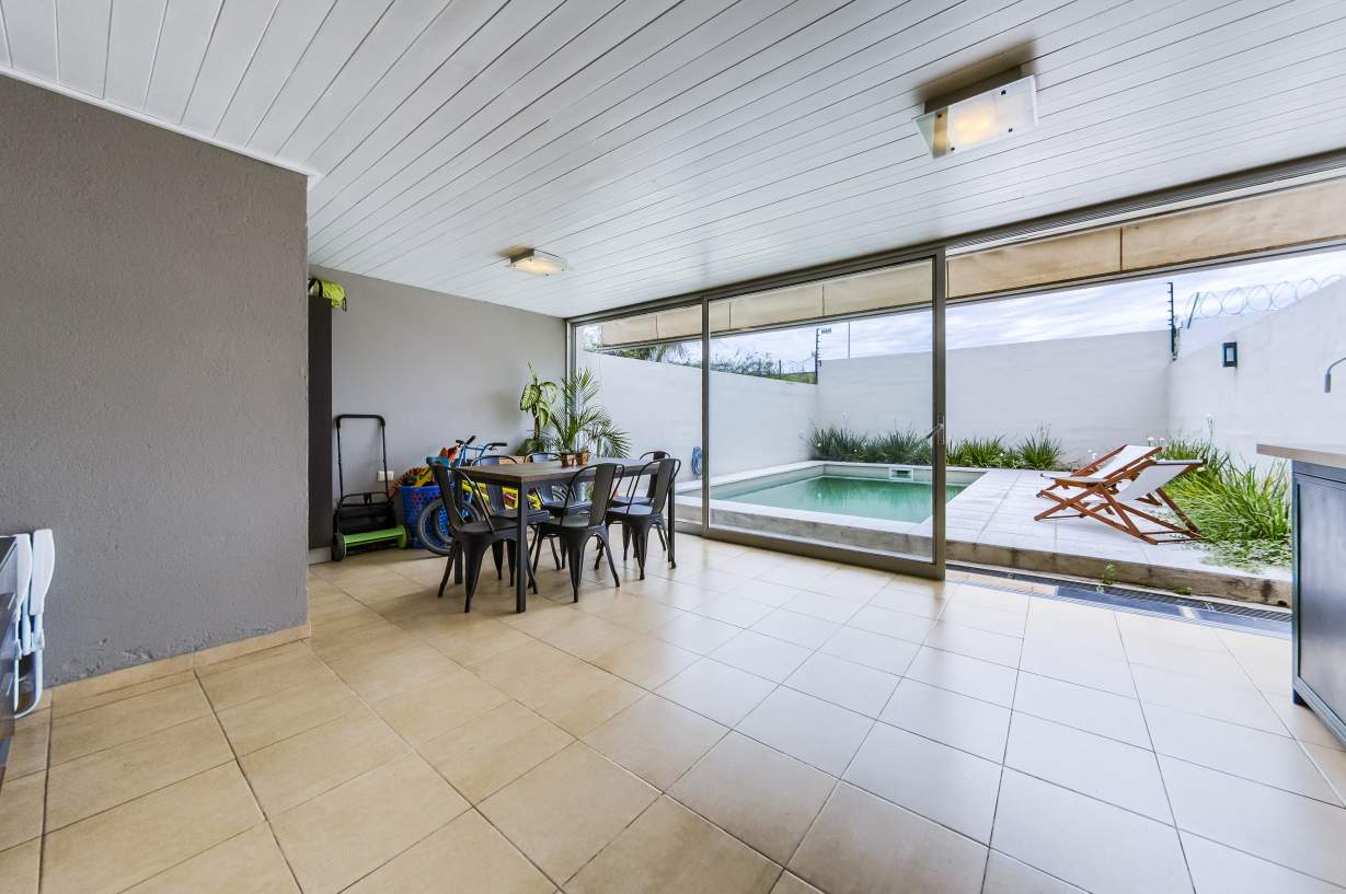 Nuevo Poeta Duplex 3 dormitorios mas escritorio, quinco, pileta cochera doble 145 mil