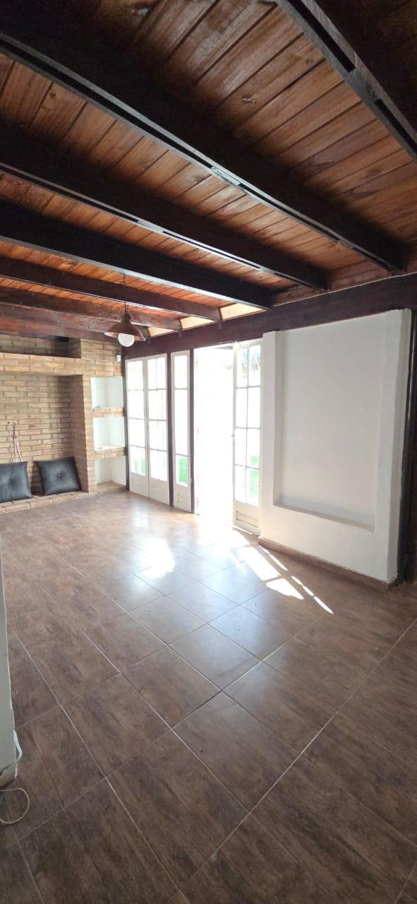 VENDE HERMOSA CASA  A CUADRAS DEL ORFEO