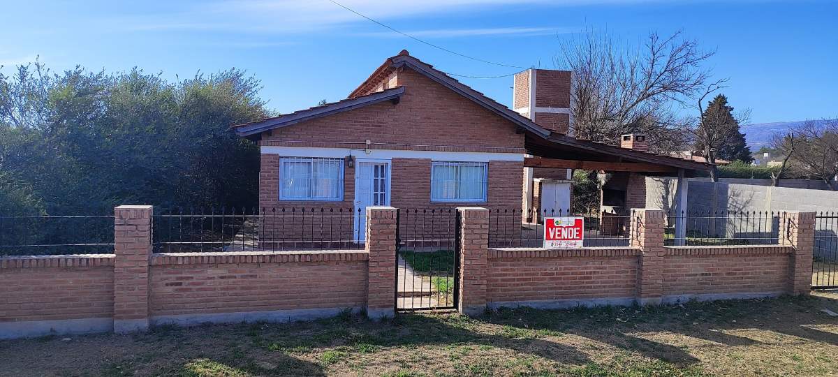 CASA DE 2 DORMITORIOS EN MINA CLAVERO