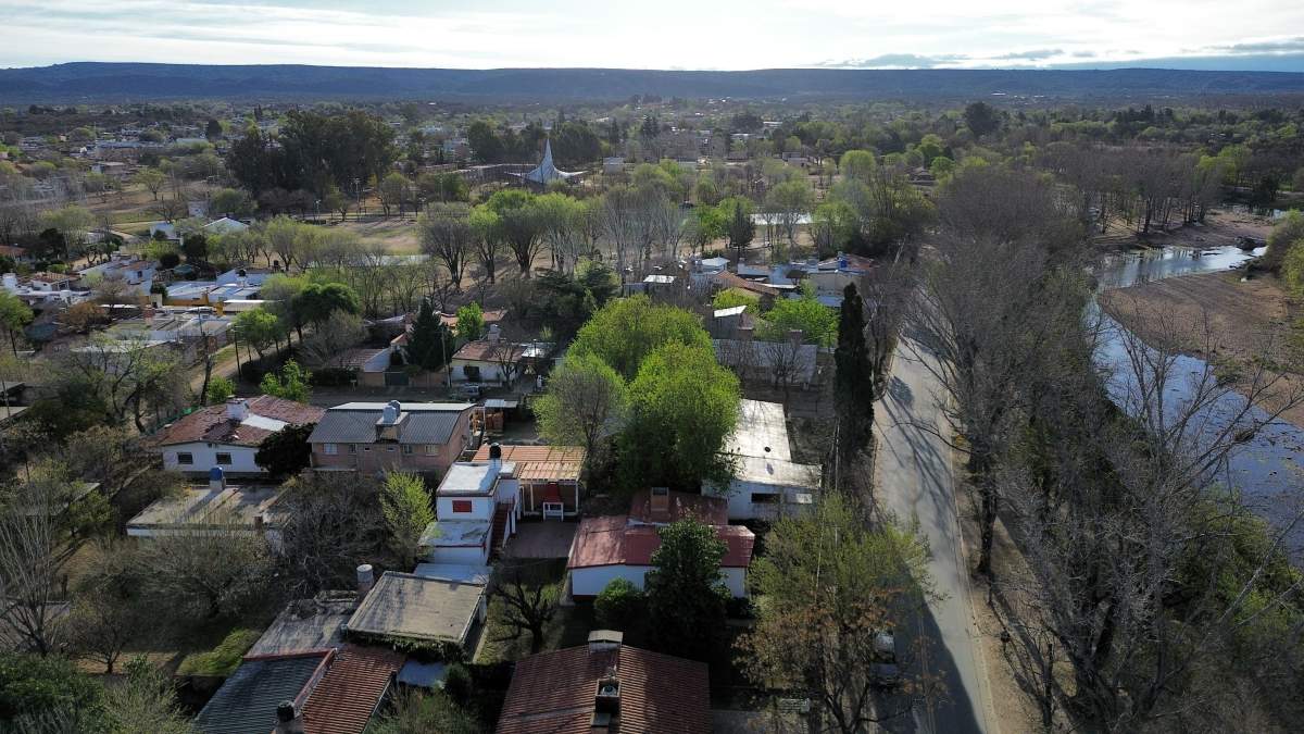 Casa y Departamento en venta sobre Costanera de Cura Brochero