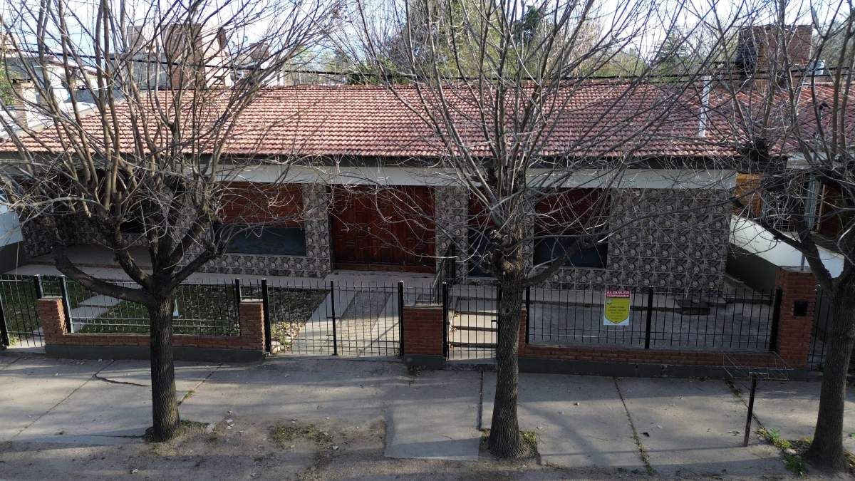 Casa y Departamento en venta sobre Costanera de Cura Brochero