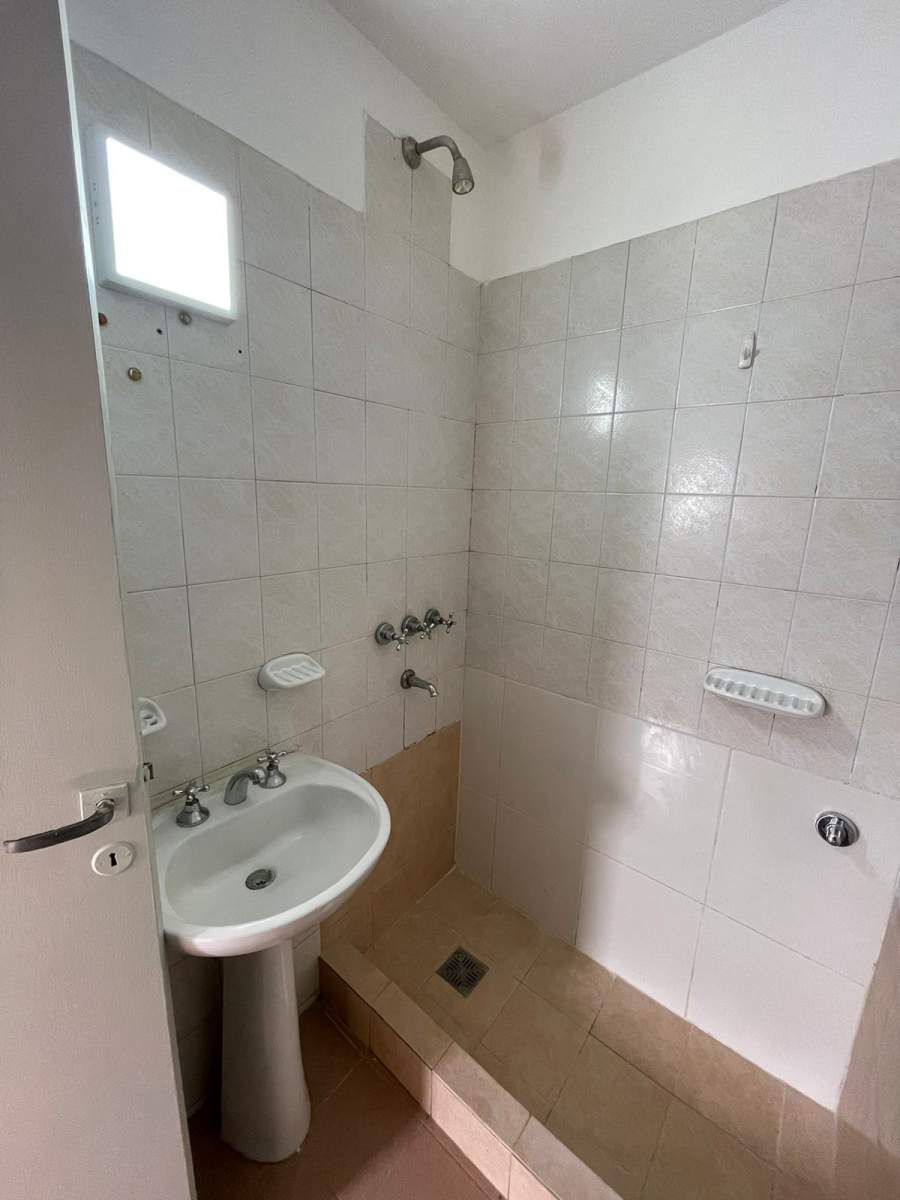 Vendo dpto 1 dorm. c balcón. Nueva Córdoba.