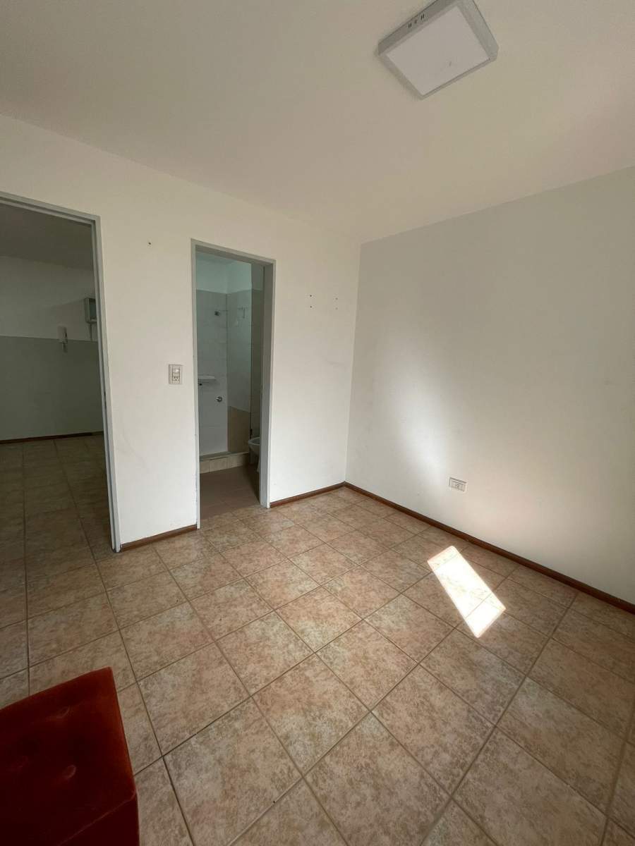 Vendo dpto 1 dorm. c balcón. Nueva Córdoba.
