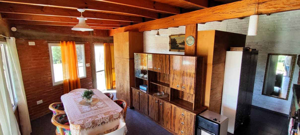 CASA CON AMPLIO PARQUE EN VILLA CURA