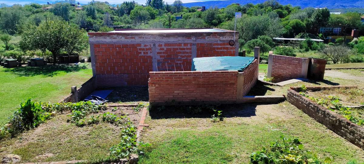 CASA CON AMPLIO PARQUE EN VILLA CURA