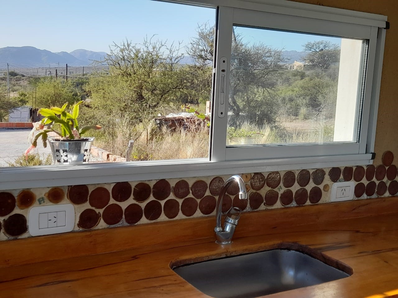 CASA CON TRES HABITACIONES EN SAN LORENZO