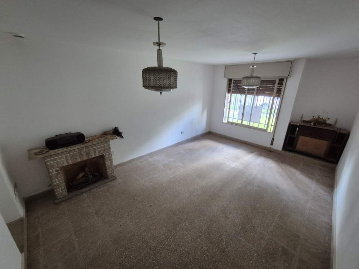 Casa en VENTA - Damian Garat 3025, Poeta Lugones, Córdoba, Argentina - 4 dormitorios