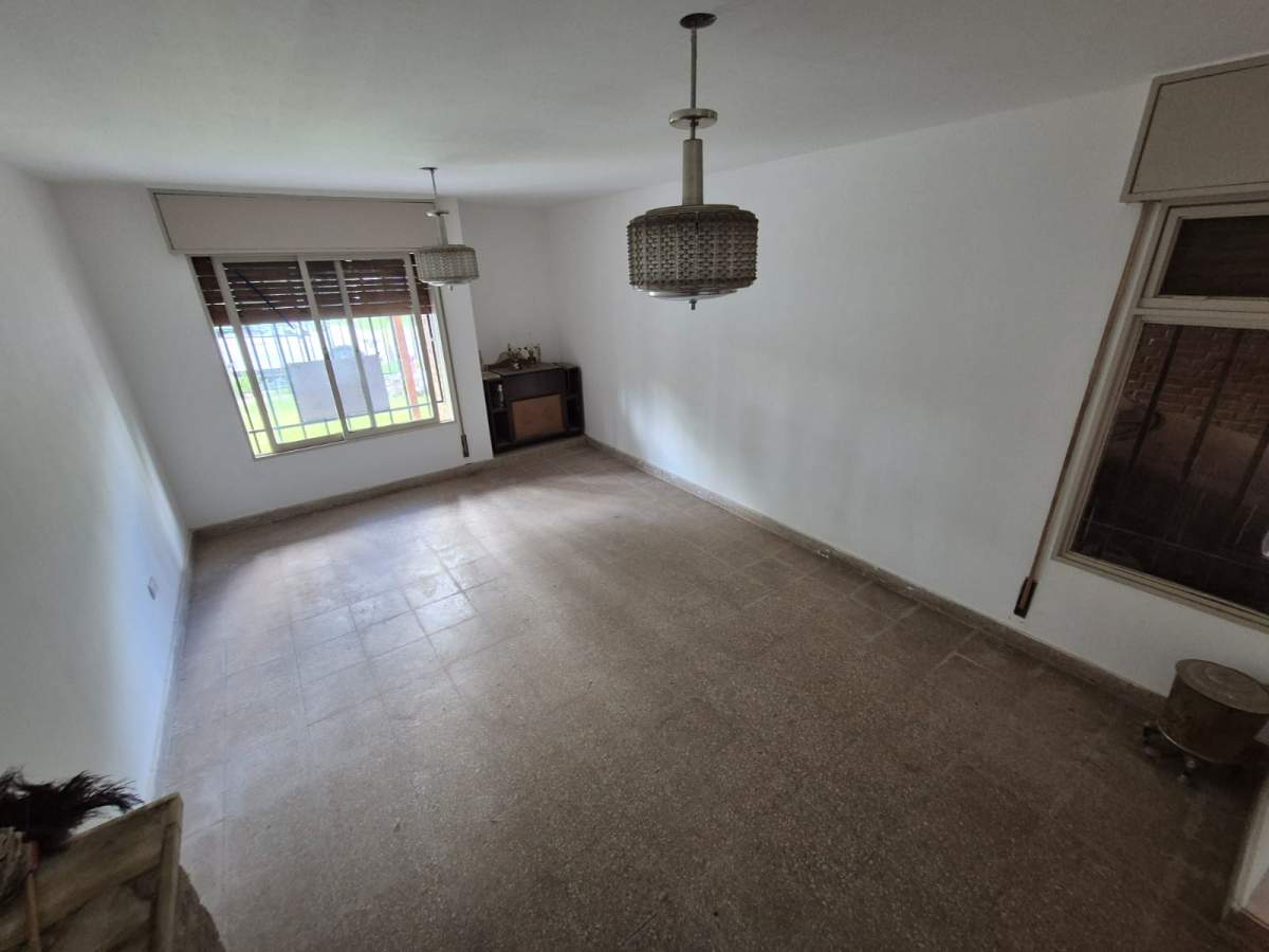 Casa en VENTA - Damian Garat 3025, Poeta Lugones, Córdoba, Argentina - 4 dormitorios