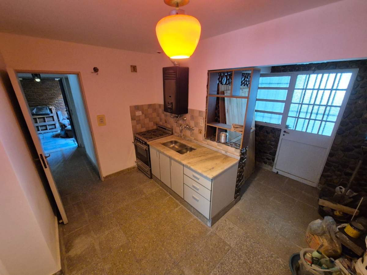Casa en VENTA - Damian Garat 3025, Poeta Lugones, Córdoba, Argentina - 4 dormitorios