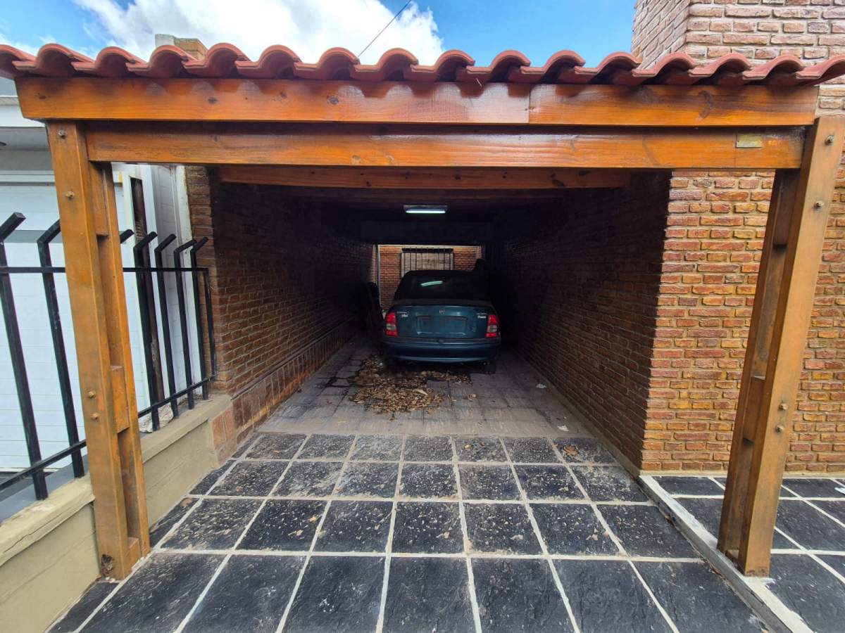 Casa en VENTA - Damian Garat 3025, Poeta Lugones, Córdoba, Argentina - 4 dormitorios