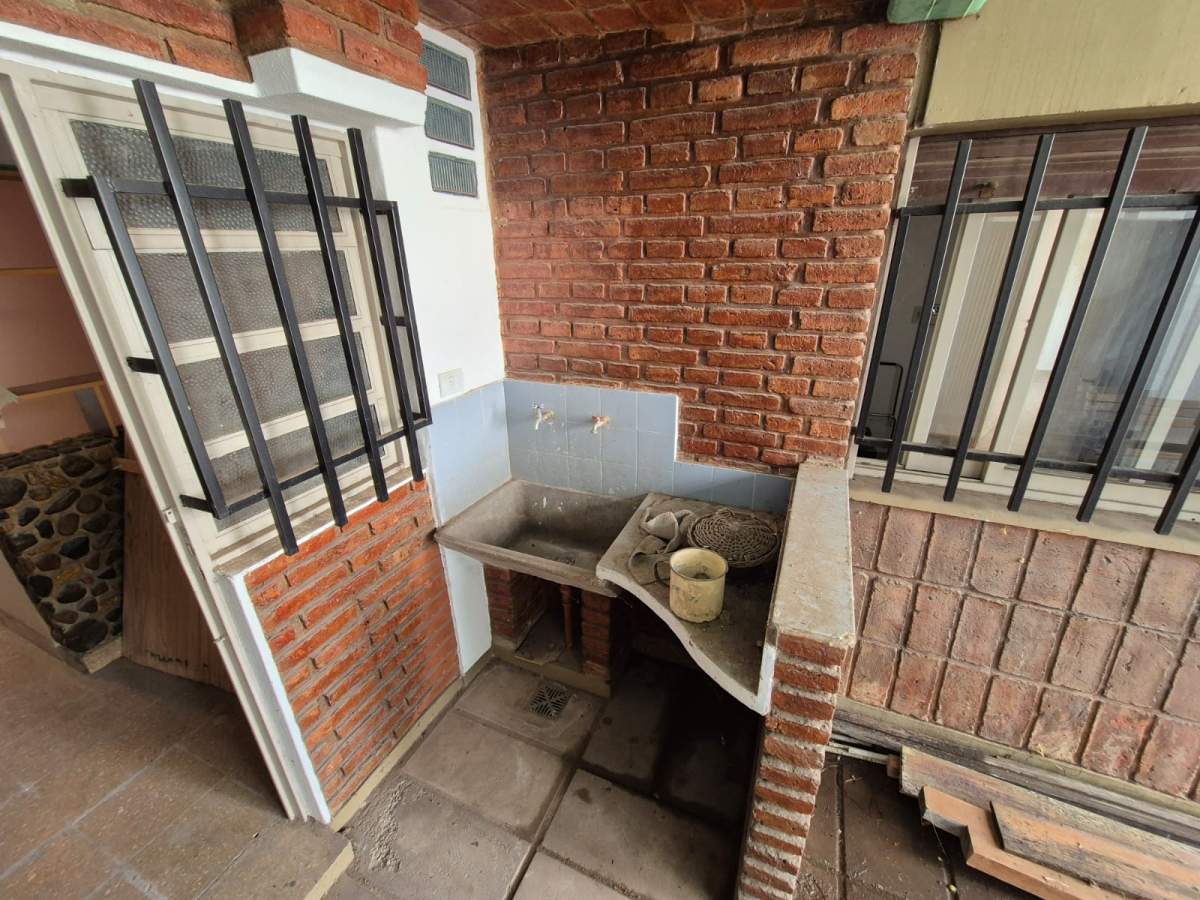 Casa en VENTA - Damian Garat 3025, Poeta Lugones, Córdoba, Argentina - 4 dormitorios