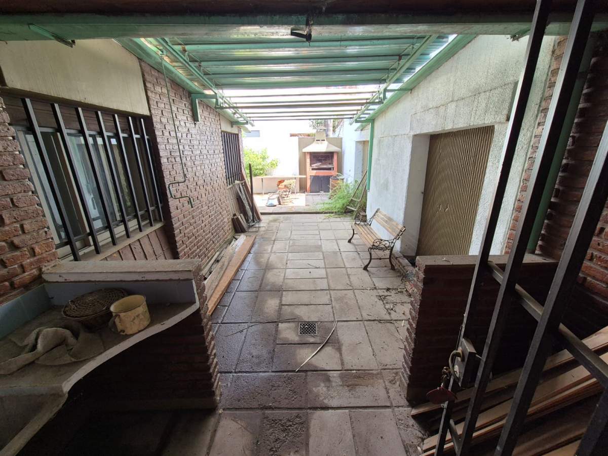 Casa en VENTA - Damian Garat 3025, Poeta Lugones, Córdoba, Argentina - 4 dormitorios