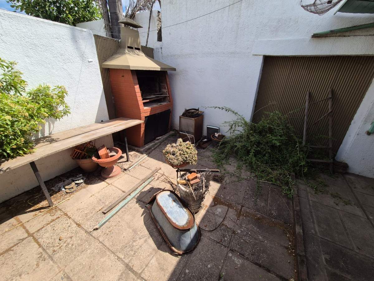 Casa en VENTA - Damian Garat 3025, Poeta Lugones, Córdoba, Argentina - 4 dormitorios