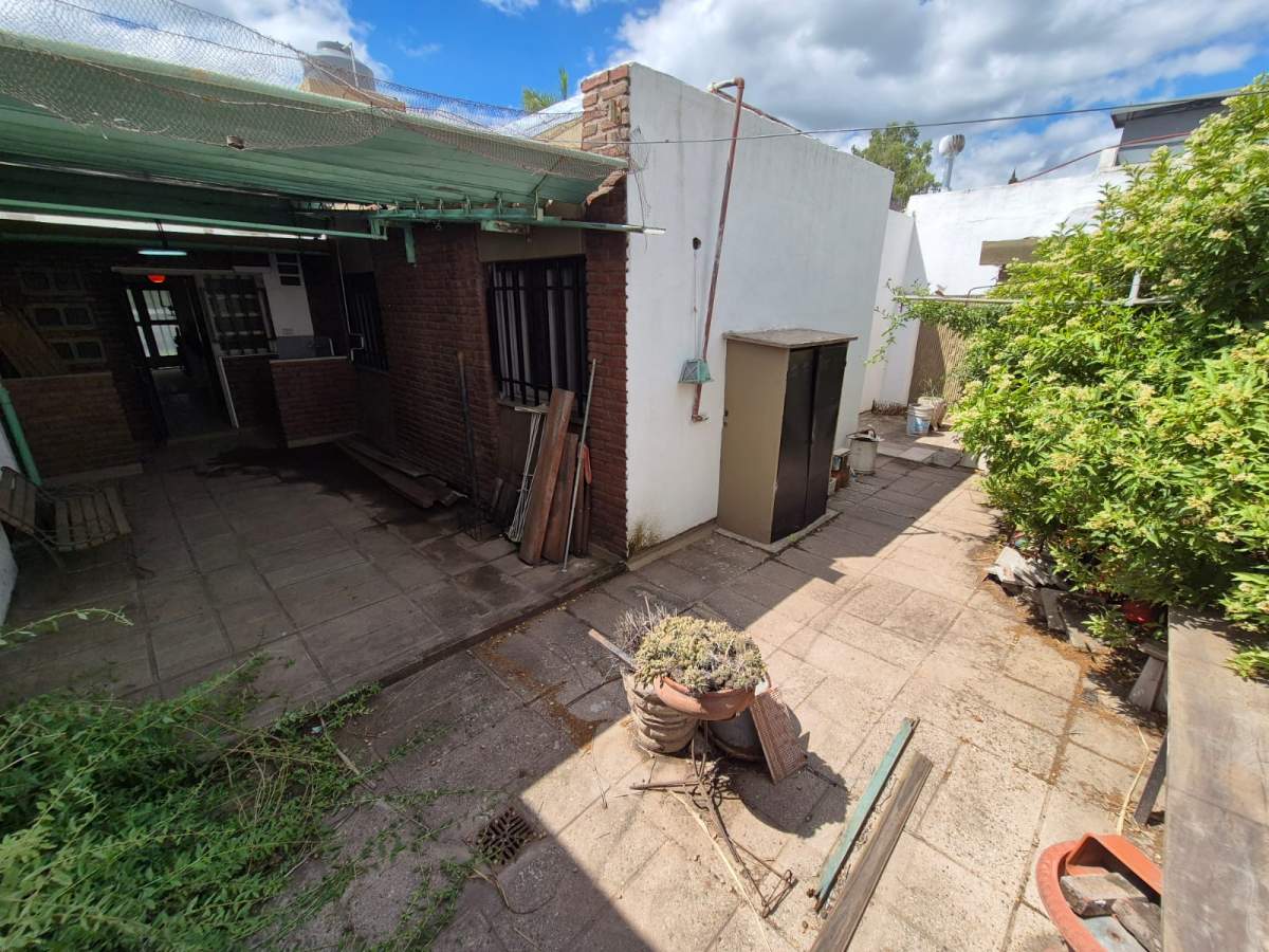 Casa en VENTA - Damian Garat 3025, Poeta Lugones, Córdoba, Argentina - 4 dormitorios