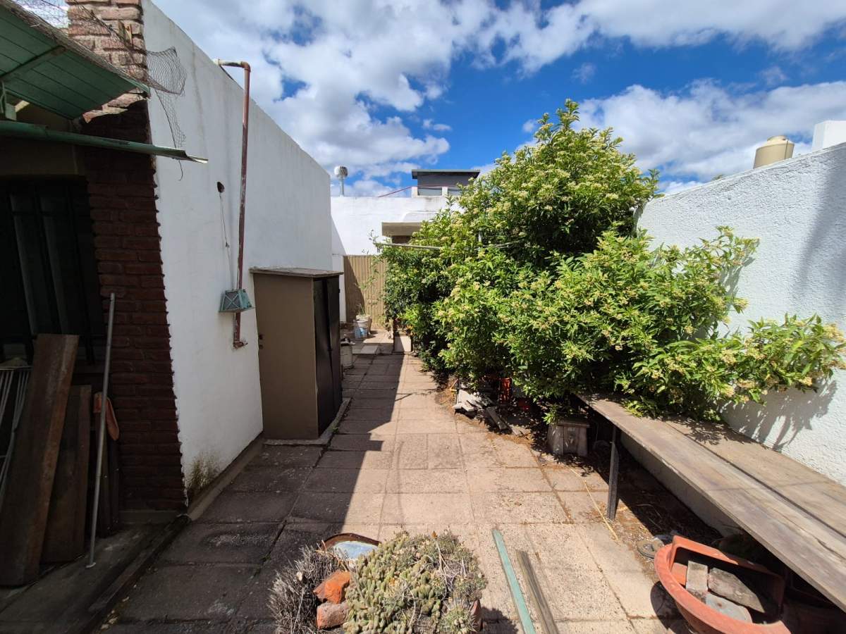 Casa en VENTA - Damian Garat 3025, Poeta Lugones, Córdoba, Argentina - 4 dormitorios