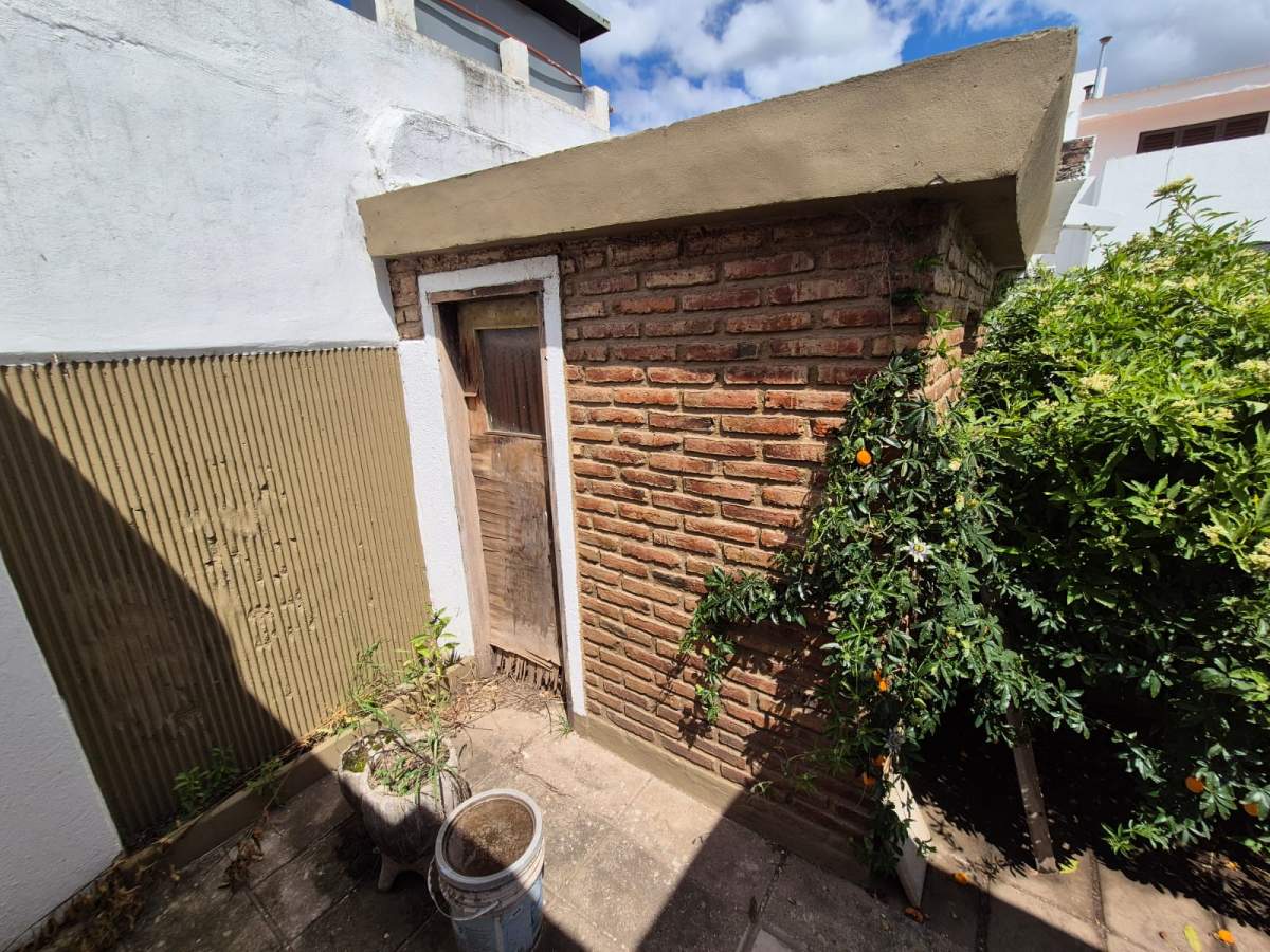 Casa en VENTA - Damian Garat 3025, Poeta Lugones, Córdoba, Argentina - 4 dormitorios