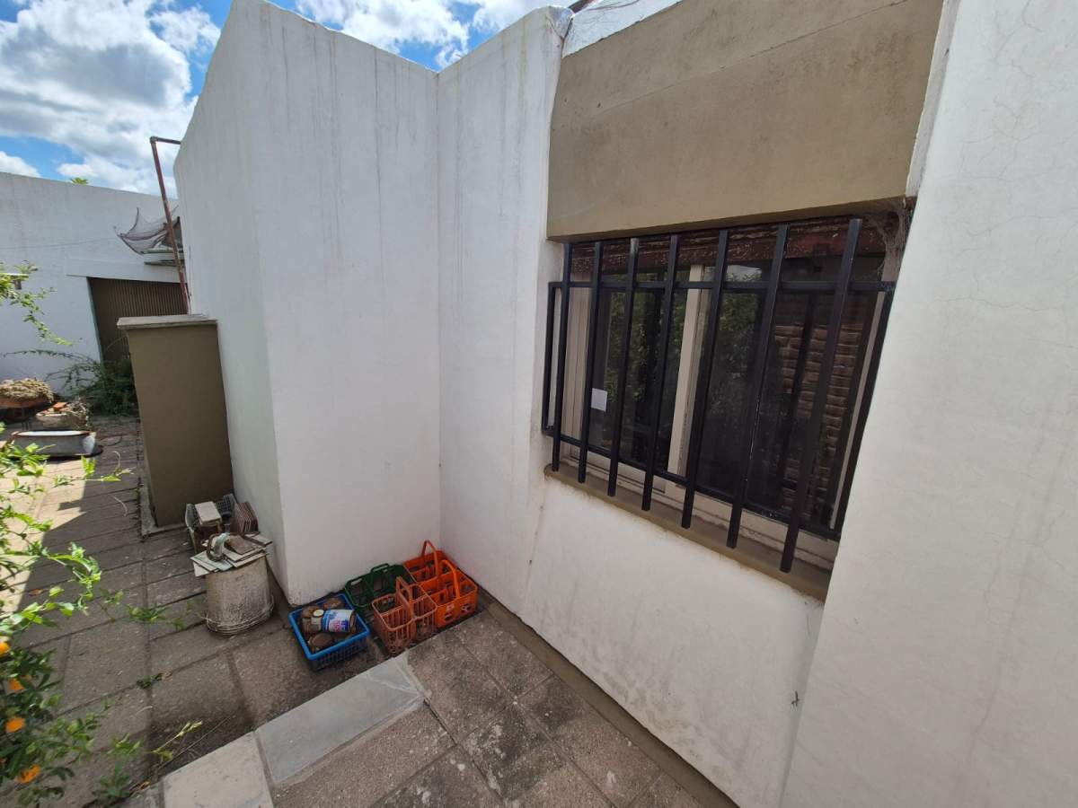 Casa en VENTA - Damian Garat 3025, Poeta Lugones, Córdoba, Argentina - 4 dormitorios