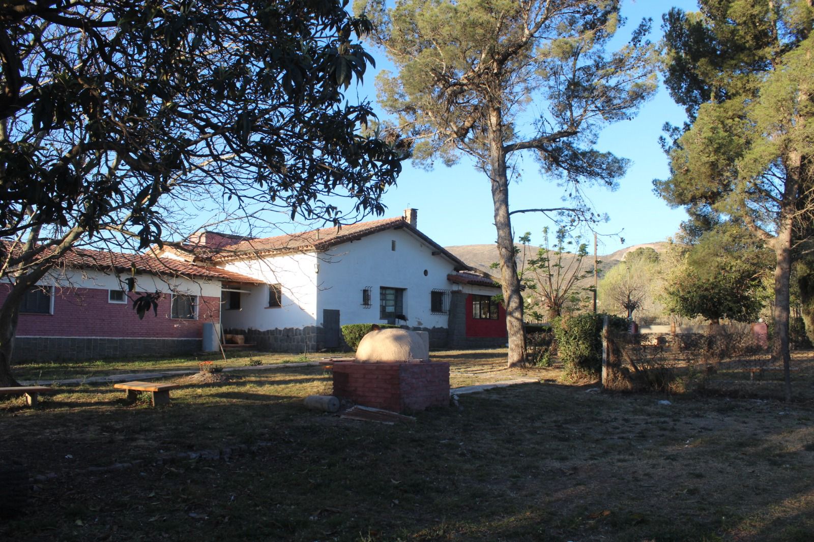 Se vende hostería de 9 dorm. y Chalet de 3 dorm. En Valle Hermoso. Prov. de Córdoba.