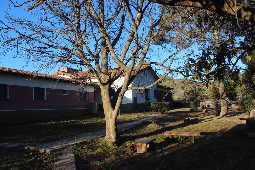 Se vende hostería de 9 dorm. y Chalet de 3 dorm. En Valle Hermoso. Prov. de Córdoba.