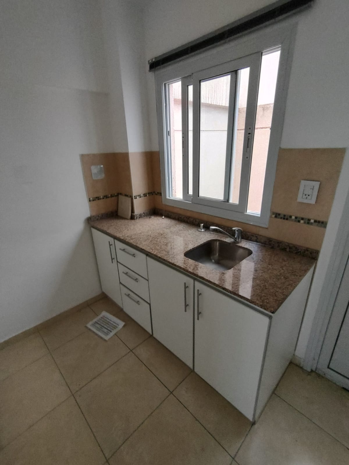 ALQUILO Av. OLMOS PISO 400m2 CON TERRAZA BARRIO ZONA CASA DE GOBIERNO