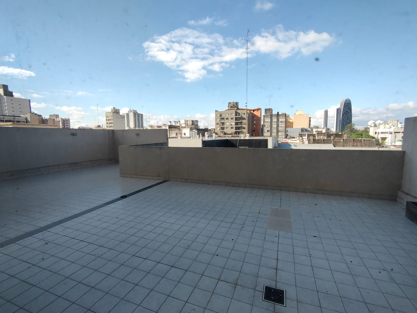ALQUILO Av. OLMOS PISO 400m2 CON TERRAZA BARRIO ZONA CASA DE GOBIERNO