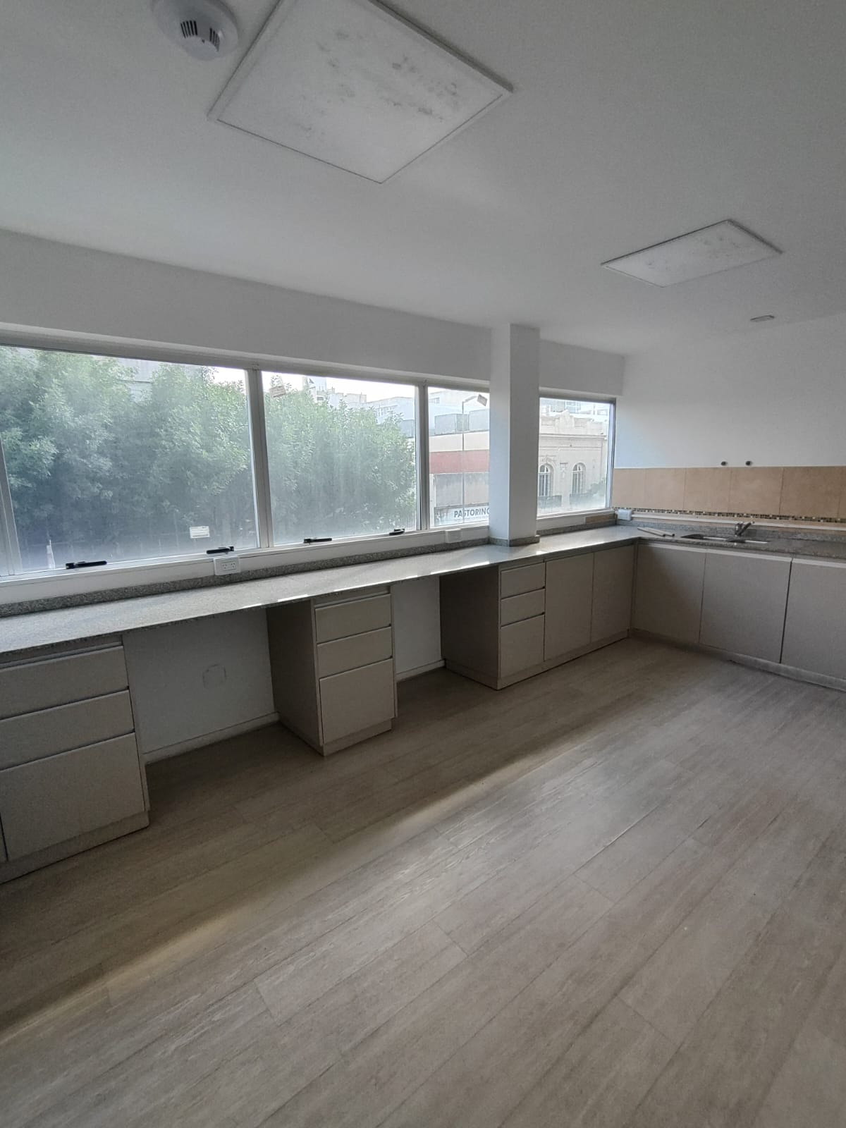 ALQUILO Av. OLMOS PISO 400m2 CON TERRAZA BARRIO ZONA CASA DE GOBIERNO