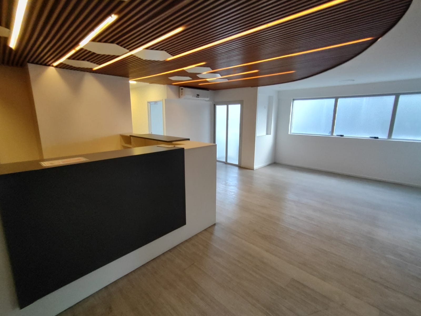 ALQUILO Av. OLMOS PISO 400m2 CON TERRAZA BARRIO ZONA CASA DE GOBIERNO
