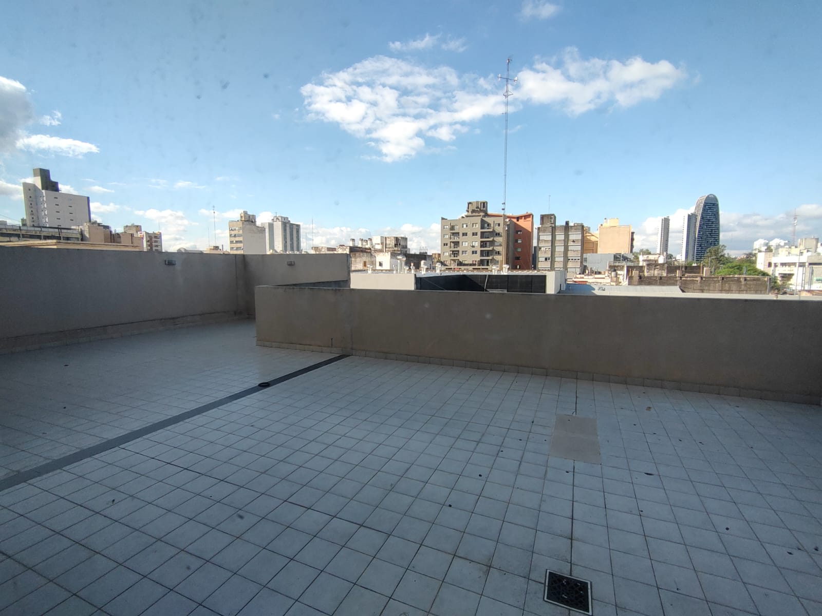 ALQUILO Av. OLMOS PISO 400m2 CON TERRAZA BARRIO ZONA CASA DE GOBIERNO