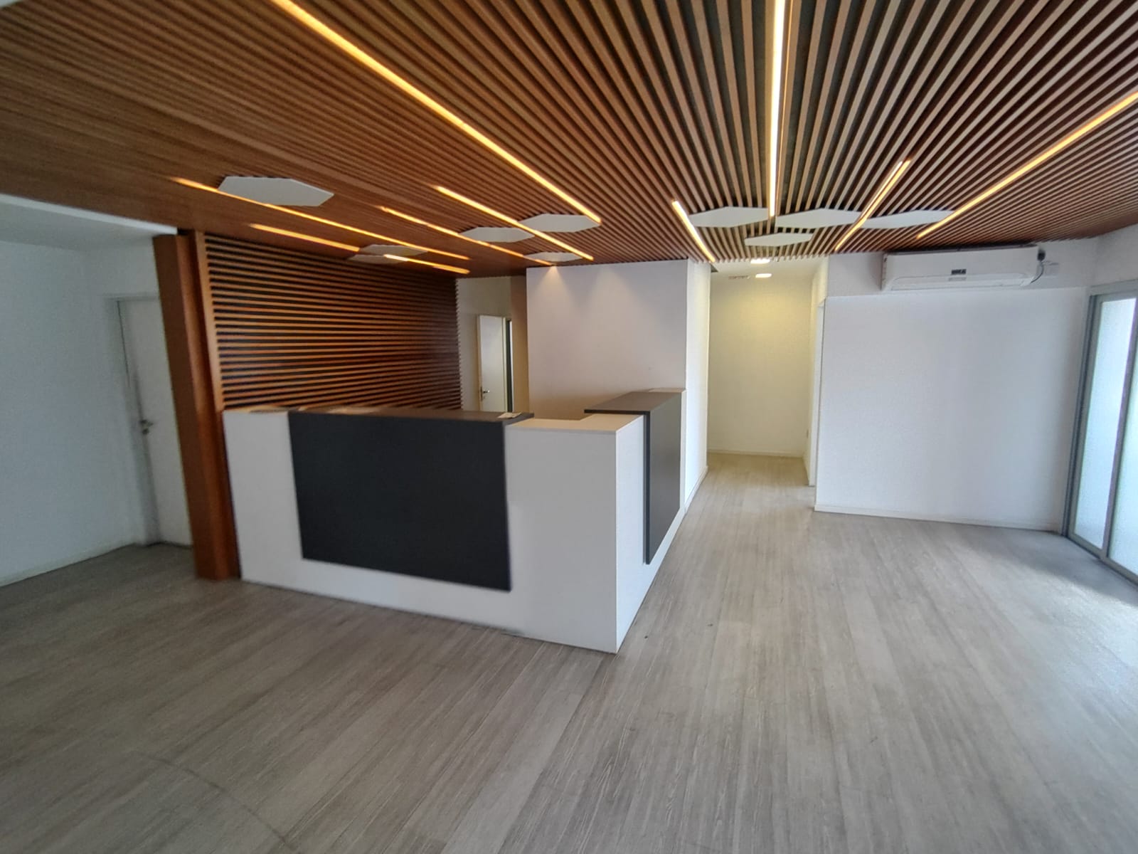 ALQUILO Av. OLMOS PISO 400m2 CON TERRAZA BARRIO ZONA CASA DE GOBIERNO