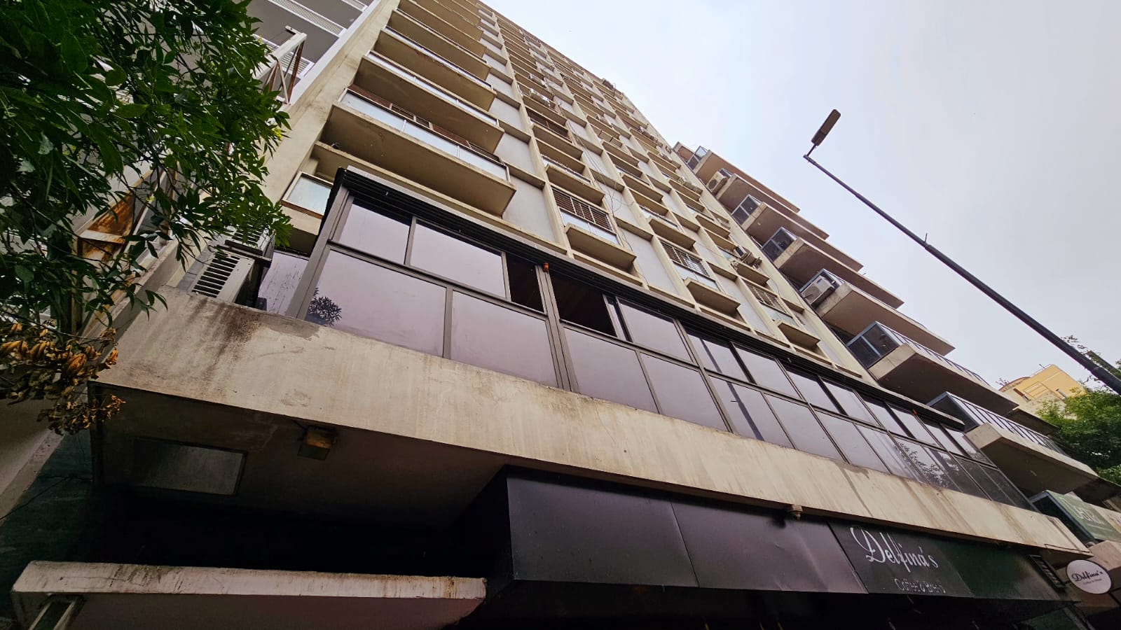 VENDO SEMIPISO CON COCHERA EN EL CENTRO DE CÓRDOBA  Av. Vélez Sarsfield 256