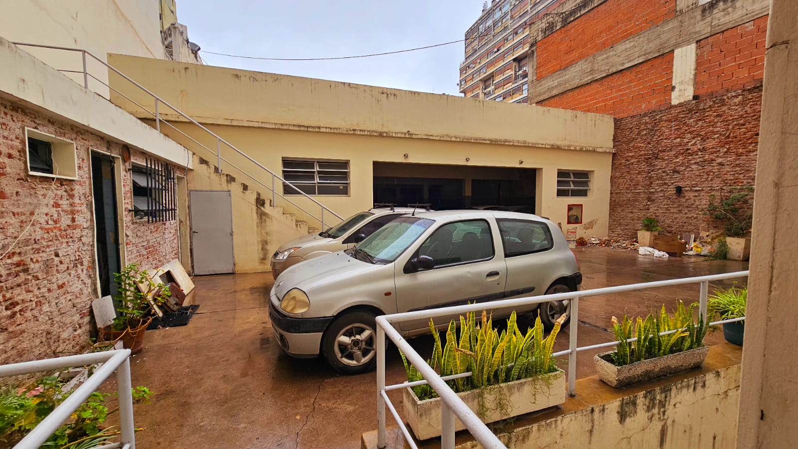 VENDO SEMIPISO CON COCHERA EN EL CENTRO DE CÓRDOBA  Av. Vélez Sarsfield 256