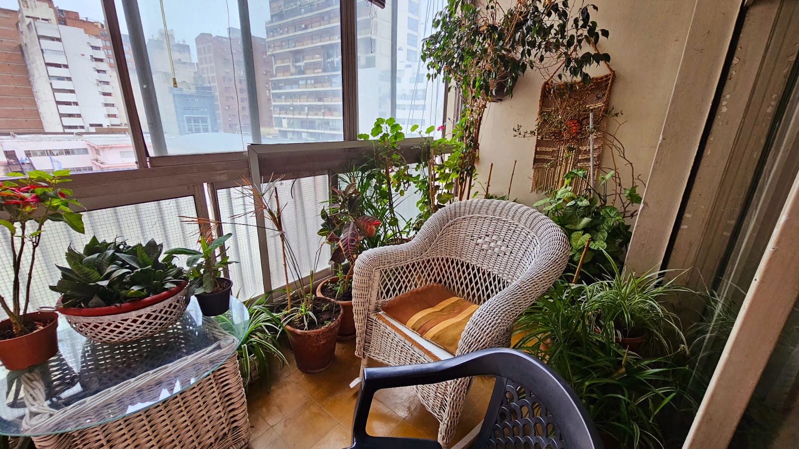 VENDO SEMIPISO CON COCHERA EN EL CENTRO DE CÓRDOBA  Av. Vélez Sarsfield 256