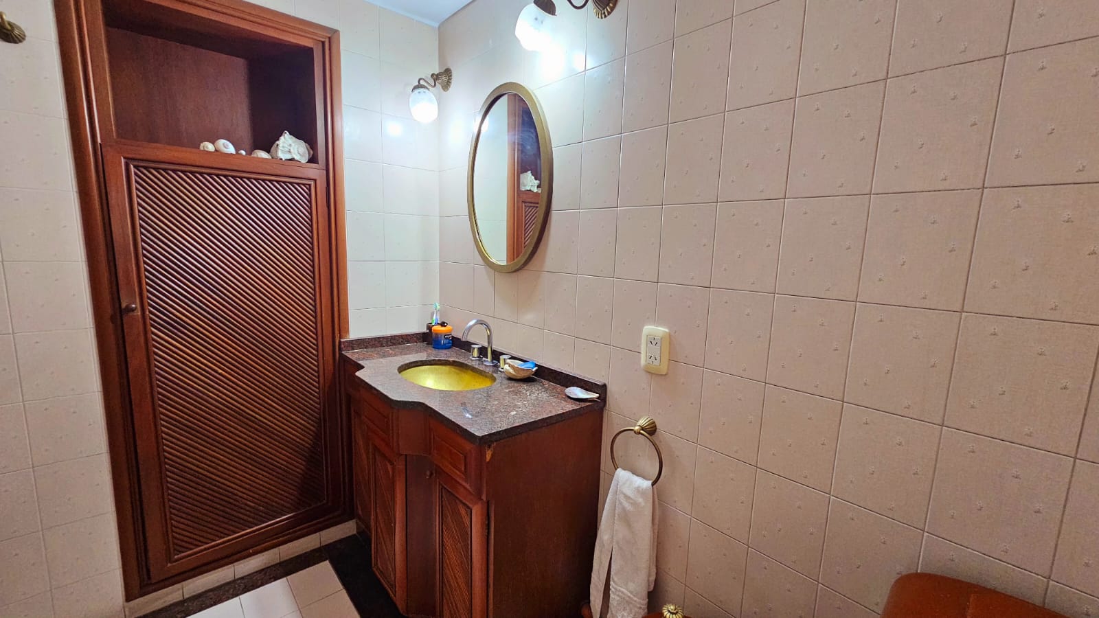 VENDO SEMIPISO CON COCHERA EN EL CENTRO DE CÓRDOBA  Av. Vélez Sarsfield 256