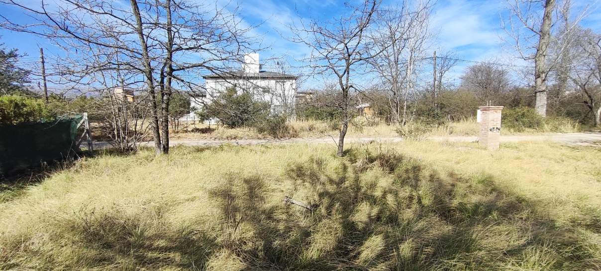 TERRENO DE 835 M2 EN BARRIO VILLA LUJAN