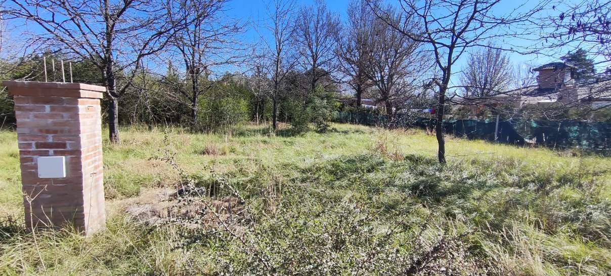 TERRENO DE 835 M2 EN BARRIO VILLA LUJAN