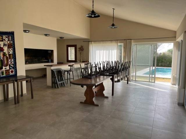 IMPECABLE CASA EN GRAN TERRENO