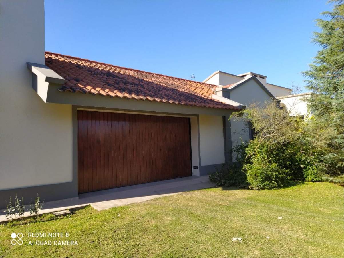 IMPECABLE CASA EN GRAN TERRENO