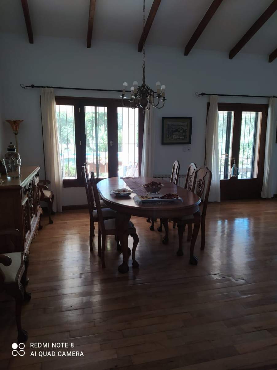 IMPECABLE CASA EN GRAN TERRENO