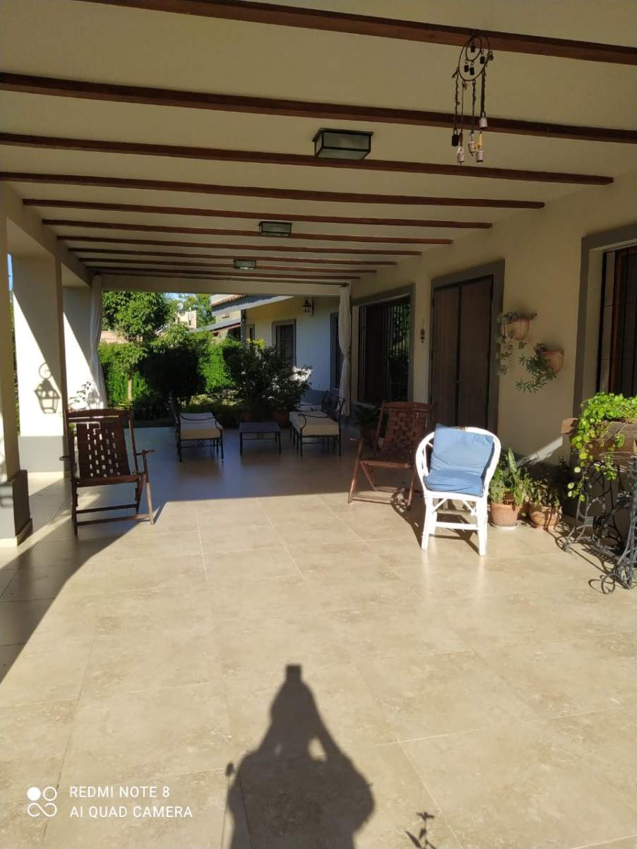 IMPECABLE CASA EN GRAN TERRENO