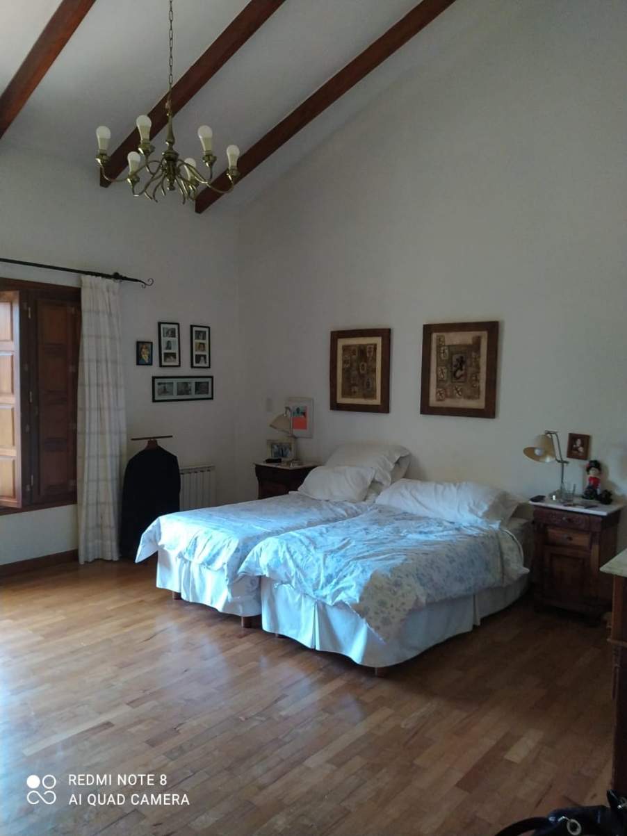 IMPECABLE CASA EN GRAN TERRENO
