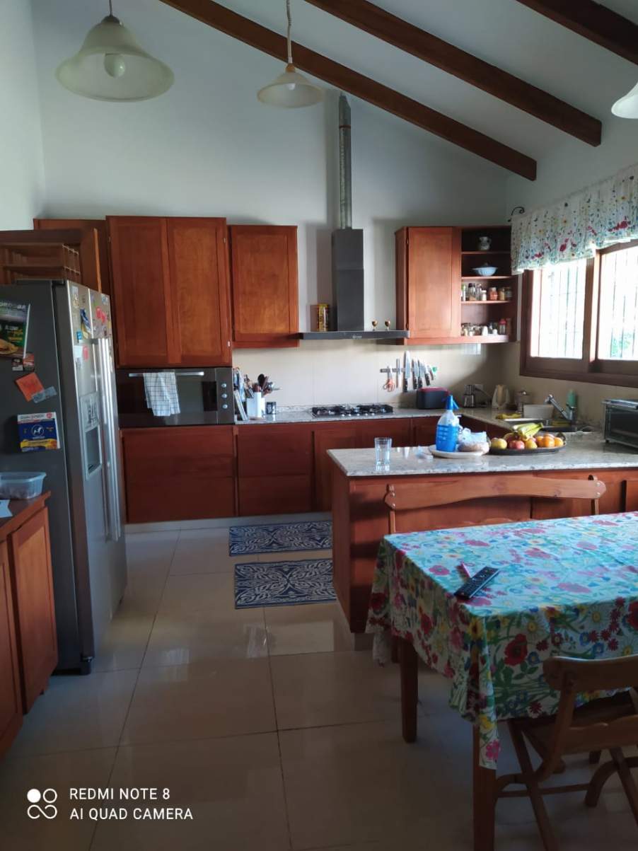 IMPECABLE CASA EN GRAN TERRENO