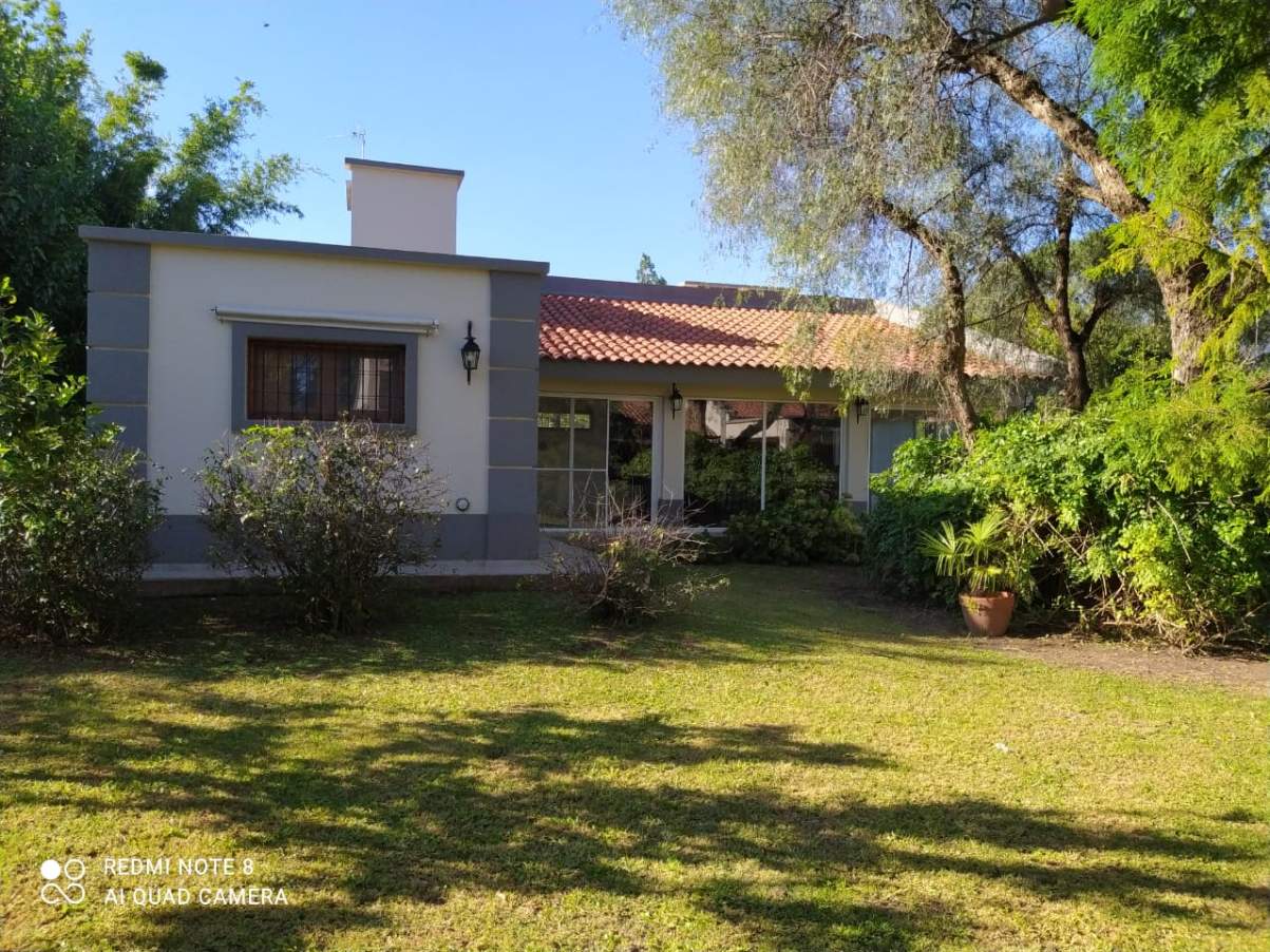 IMPECABLE CASA EN GRAN TERRENO