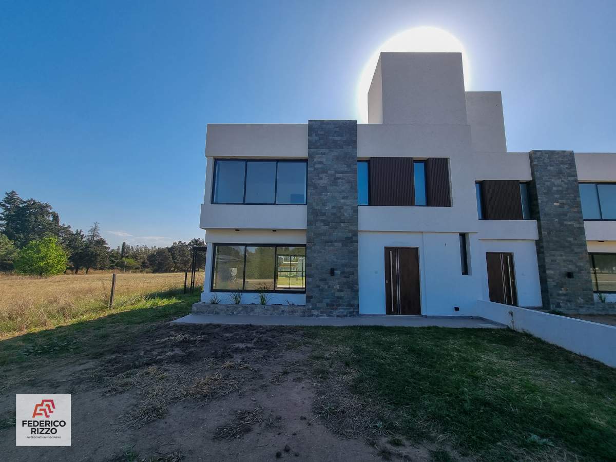 ¡Oportunidad única en Alta Gracia! Se vende un hermoso dúplex
