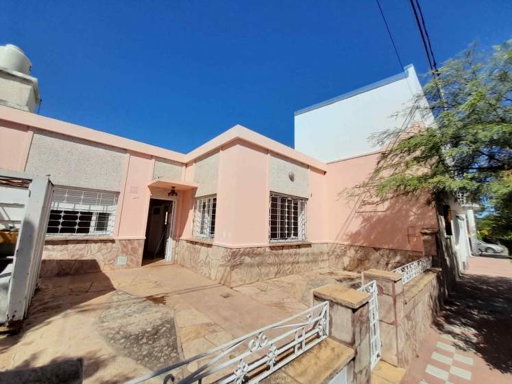 Venta casa 2 dorm con Galpon amplio- B Alto Gral. Paz
