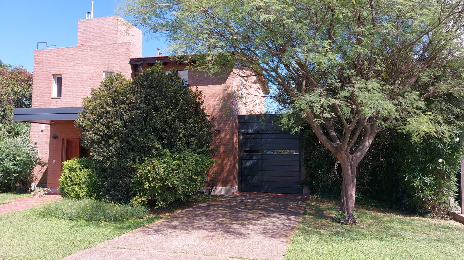 Venta APTA CREDITO casa de 3 dormitorios en Valle Escondido ( Los Arboles)