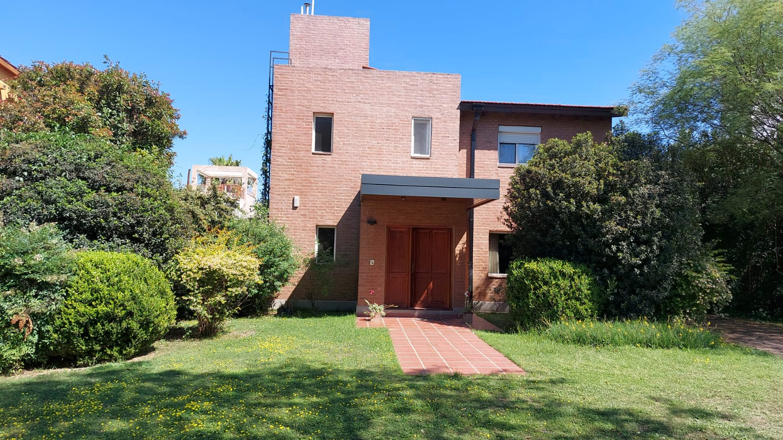 Venta APTA CREDITO casa de 3 dormitorios en Valle Escondido ( Los Arboles)