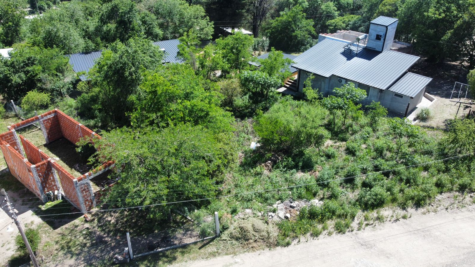 Se vende lote en barrio