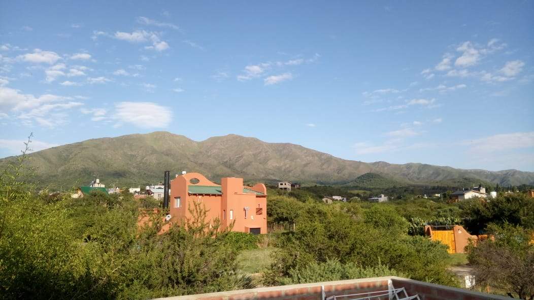 VENTA CASA CAPILLA DEL MONTE- CALLE LOS MOLLES BARRIO LAS GEMELAS