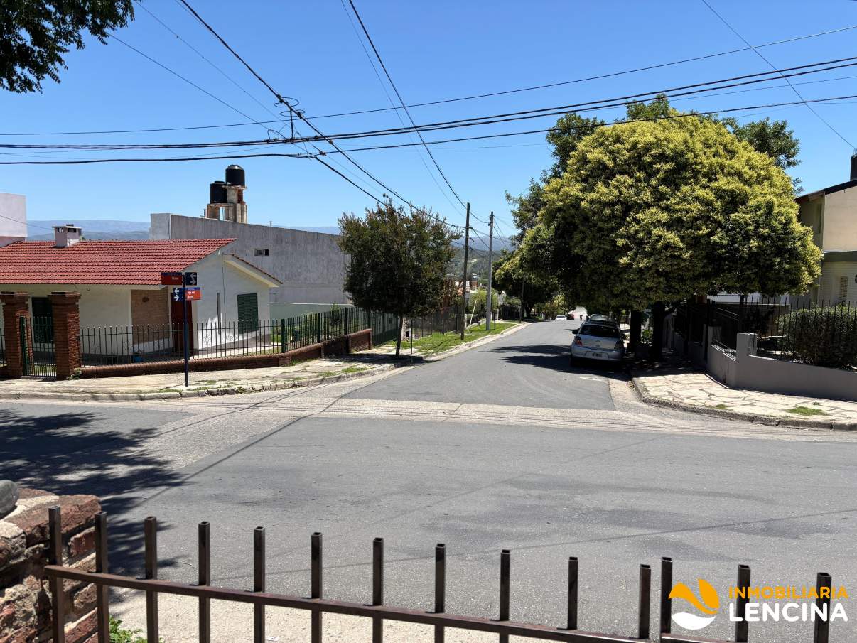 VENTA DE CASA 3 DORMITORIOS EN VILLA CARLOS PAZ